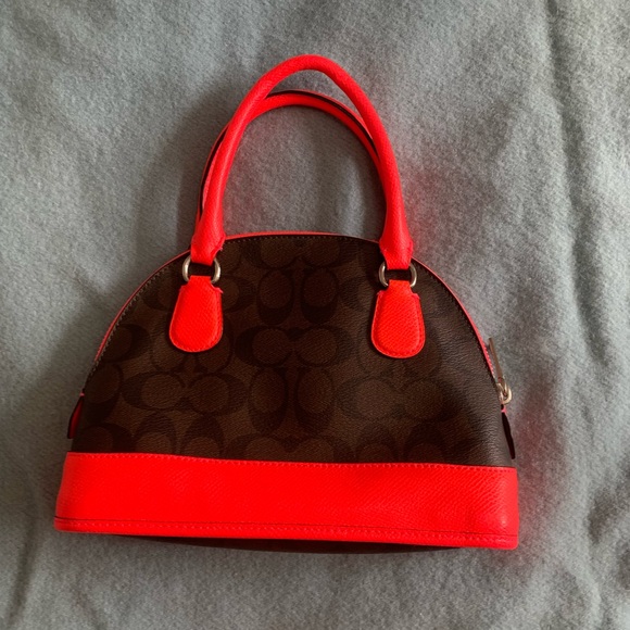 Coach mini bag. Super cute. Vintage from 2000’s - Picture 2 of 3